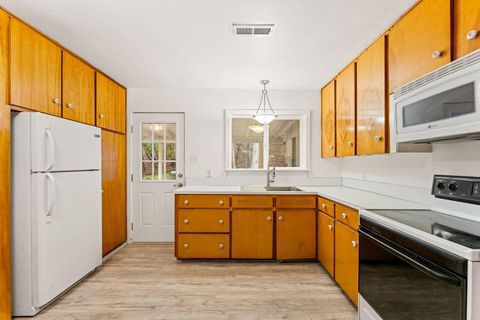 Tiny photo for 1707 Foots Creek L Fork Road, Gold Hill, OR 97525 (MLS # 220212975)