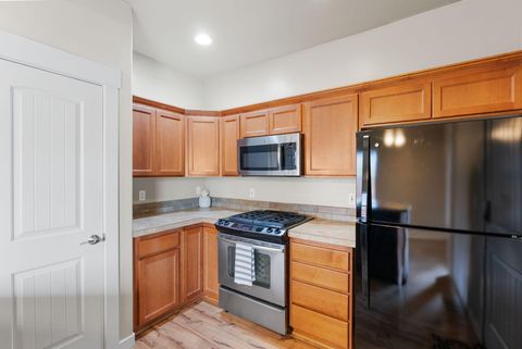 Tiny photo for 61839 SE 27th Street, Bend, OR 97702 (MLS # 220211239)