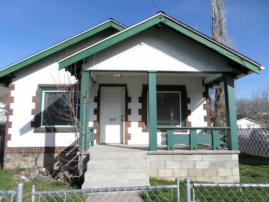 Good First Home Or Investment Property. 2 Bedroom One Bath Plus Full Basement. Newer Roof Plus Newer Appliances, Cabinets, Nice Floors. Freshly Painted Interior And Exterior And A Full Fenced Yard. Good Deal, Lots Of Room And Possibilities.