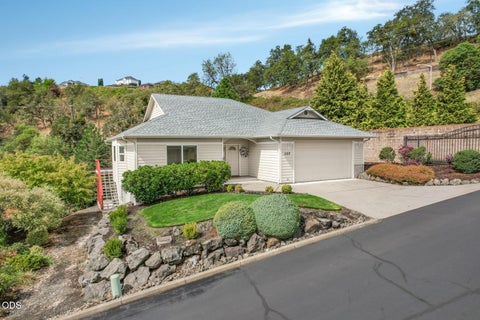 Photo of 560 NW Rachel Lynn Way, Roseburg, OR 97471 (MLS # 220228389)