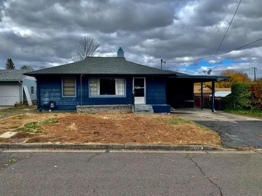 This Central Point home has three bedrooms and 1 1/2 bathrooms.   Over 1300 sq. ft with hardwood floors under the carpet.  This home has a gas fireplace in the living room.  Kitchen has plenty of counters.  The home has great parking with a carport and single car garage.  There is a storage shed attached to the back of the garage.  Needs some TLC but the potential is there!  Must tour!