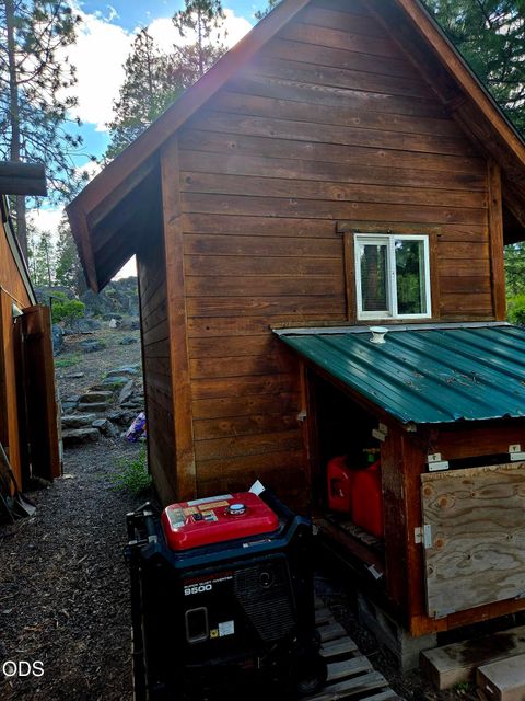 Tiny photo for 31276 Seal Lane, Bonanza, OR 97623 (MLS # 220224568)