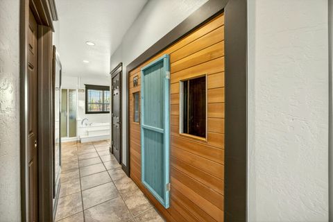 Tiny photo for 112 Monterey Dr, Medford, OR 97504 (MLS # 220217383)