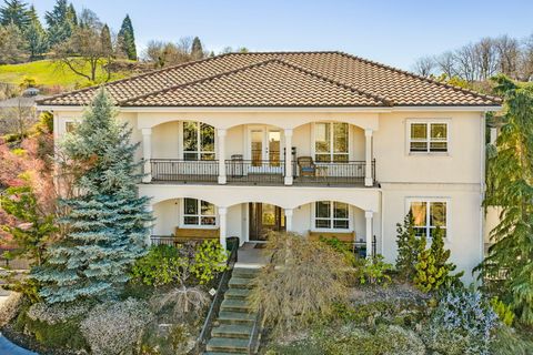 Photo of 112 Monterey Dr, Medford, OR 97504 (MLS # 220217383)