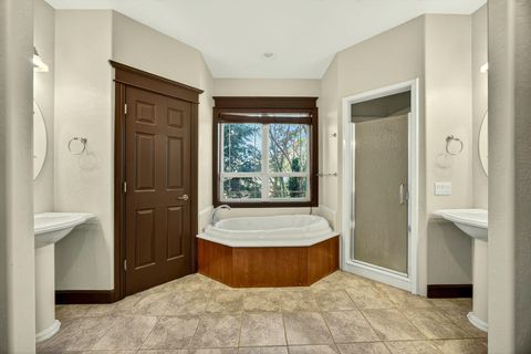 Tiny photo for 112 Monterey Dr, Medford, OR 97504 (MLS # 220217383)