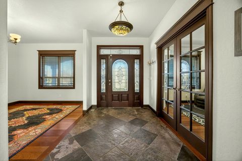 Tiny photo for 112 Monterey Dr, Medford, OR 97504 (MLS # 220217383)