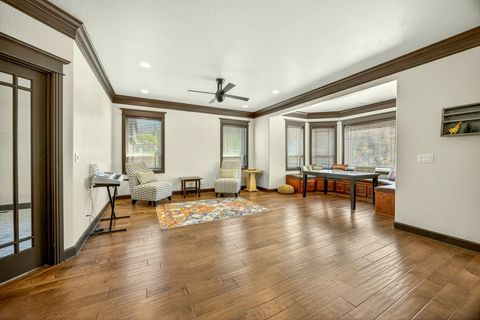 Tiny photo for 112 Monterey Dr, Medford, OR 97504 (MLS # 220217383)