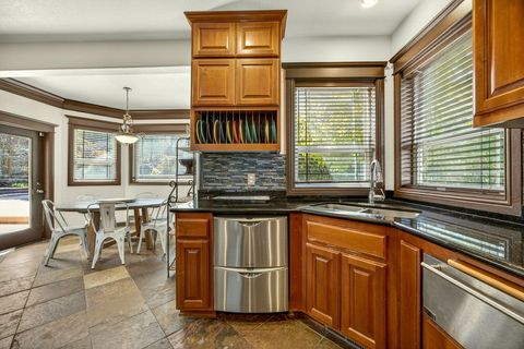 Tiny photo for 112 Monterey Dr, Medford, OR 97504 (MLS # 220217383)