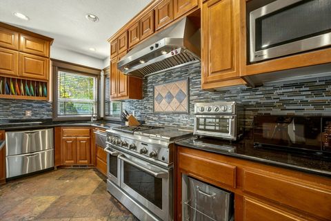 Tiny photo for 112 Monterey Dr, Medford, OR 97504 (MLS # 220217383)