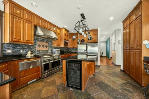 Tiny photo for 112 Monterey Dr, Medford, OR 97504 (MLS # 220217383)