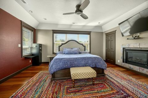 Tiny photo for 112 Monterey Dr, Medford, OR 97504 (MLS # 220217383)