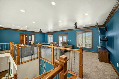 Tiny photo for 112 Monterey Dr, Medford, OR 97504 (MLS # 220217383)