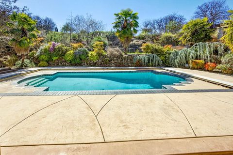 Tiny photo for 112 Monterey Dr, Medford, OR 97504 (MLS # 220217383)