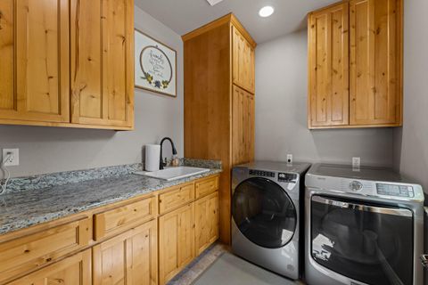 Tiny photo for 1679 NE Terrace Drive, Grants Pass, OR 97526 (MLS # 220219809)