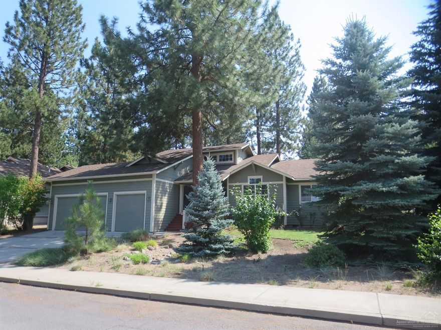 Great Newport Hills home on corner lot. Walk to restaurants and parks. Very close to COCC and downtown Bend. Westside location, best price in the neighborhood!
