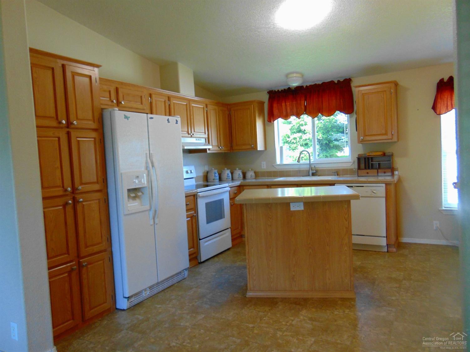 Ni Lah Sha Village - Residential