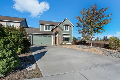 Photo of 1965 SW 42nd Street, Redmond, OR 97756 (MLS # 220229097)