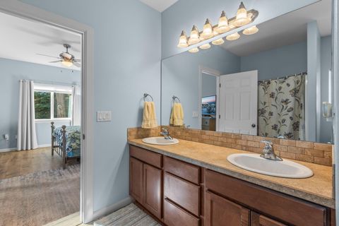 Tiny photo for 3280 NE Jonahs Court, Bend, OR 97701 (MLS # 220211102)