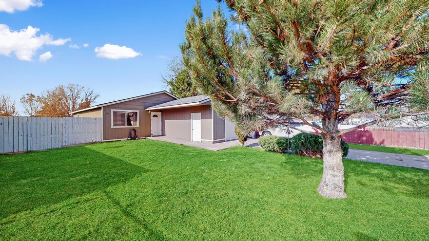 Great location in Prineville close to schools and shopping.  Charming 3 bed, 1 bath home with spacious, light and bright kitchen. Master bedroom features large walk in closet. Fully fenced back yard with plenty of privacy. See attached 3-D interactive link to tour the home and property.