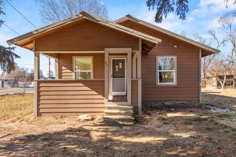 Photo of 3756 Altamont Drive, Klamath Falls, OR 97603 (MLS # 220215053)