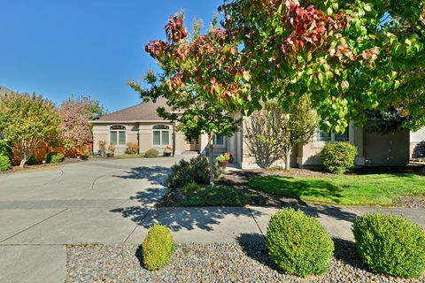 Tiny photo for 869 St Andrews Way, Eagle Point, OR 97524 (MLS # 220213268)