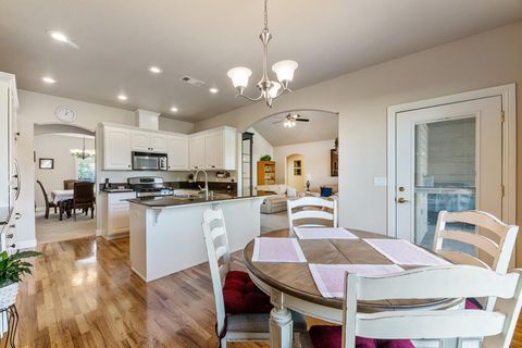 Tiny photo for 869 St Andrews Way, Eagle Point, OR 97524 (MLS # 220213268)