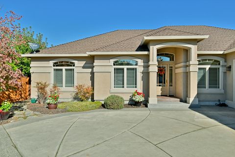Tiny photo for 869 St Andrews Way, Eagle Point, OR 97524 (MLS # 220213268)