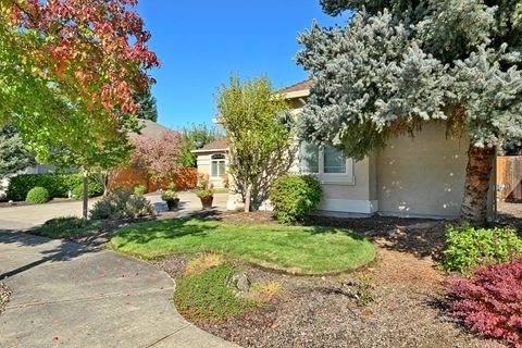 Tiny photo for 869 St Andrews Way, Eagle Point, OR 97524 (MLS # 220213268)