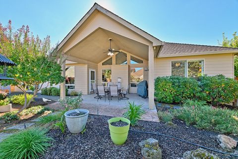 Tiny photo for 869 St Andrews Way, Eagle Point, OR 97524 (MLS # 220213268)