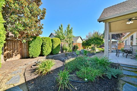 Tiny photo for 869 St Andrews Way, Eagle Point, OR 97524 (MLS # 220213268)