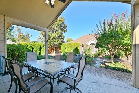 Tiny photo for 869 St Andrews Way, Eagle Point, OR 97524 (MLS # 220213268)