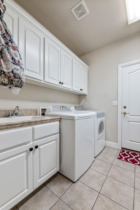 Tiny photo for 869 St Andrews Way, Eagle Point, OR 97524 (MLS # 220213268)