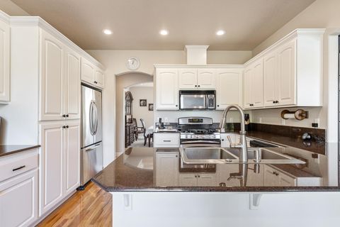 Tiny photo for 869 St Andrews Way, Eagle Point, OR 97524 (MLS # 220213268)