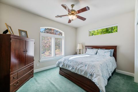 Tiny photo for 869 St Andrews Way, Eagle Point, OR 97524 (MLS # 220213268)