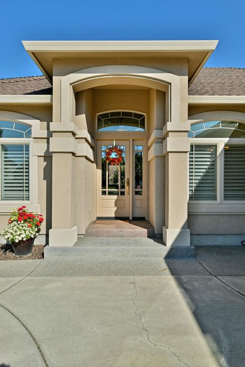 Tiny photo for 869 St Andrews Way, Eagle Point, OR 97524 (MLS # 220213268)