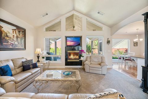 Tiny photo for 869 St Andrews Way, Eagle Point, OR 97524 (MLS # 220213268)