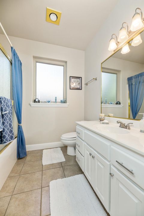 Tiny photo for 869 St Andrews Way, Eagle Point, OR 97524 (MLS # 220213268)