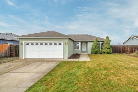 Photo of 7973 Isabella Way, White City, OR 97503 (MLS # 220212616)