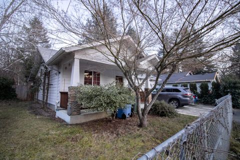 Photo of 157 N Junction Avenue, Cave Junction, OR 97523 (MLS # 220214884)