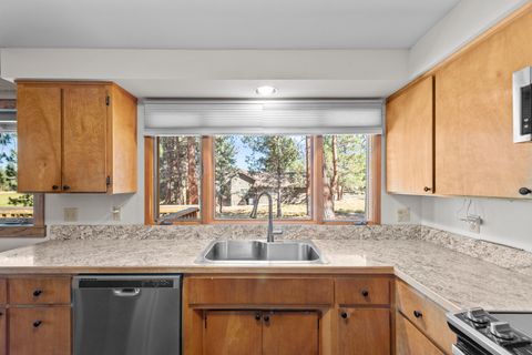 Tiny photo for 69947 Meadow View Road, Sisters, OR 97759 (MLS # 220213100)
