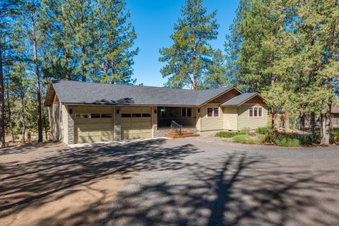 Tiny photo for 69947 Meadow View Road, Sisters, OR 97759 (MLS # 220213100)