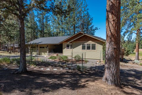 Tiny photo for 69947 Meadow View Road, Sisters, OR 97759 (MLS # 220213100)