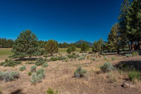 Tiny photo for 69947 Meadow View Road, Sisters, OR 97759 (MLS # 220213100)