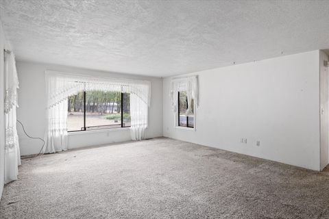 Tiny photo for 1080 Ferry Road, Grants Pass, OR 97526 (MLS # 220210774)