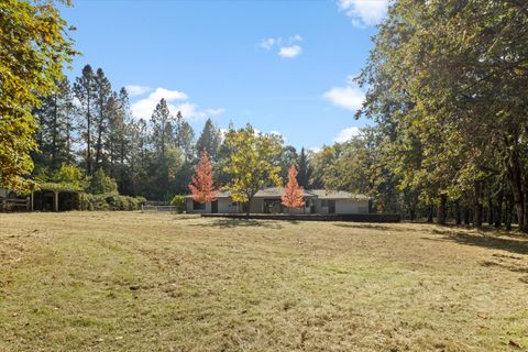 Tiny photo for 1080 Ferry Road, Grants Pass, OR 97526 (MLS # 220210774)