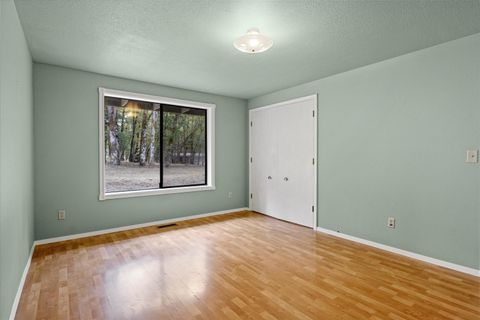Tiny photo for 1080 Ferry Road, Grants Pass, OR 97526 (MLS # 220210774)