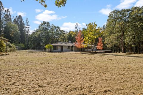 Tiny photo for 1080 Ferry Road, Grants Pass, OR 97526 (MLS # 220210774)