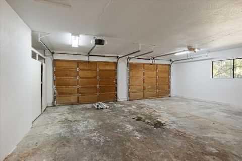 Tiny photo for 1080 Ferry Road, Grants Pass, OR 97526 (MLS # 220210774)