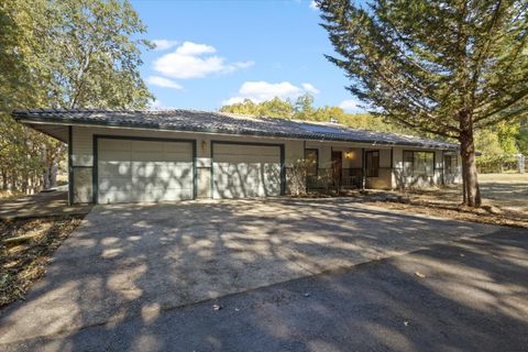 Tiny photo for 1080 Ferry Road, Grants Pass, OR 97526 (MLS # 220210774)