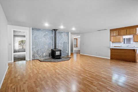 Tiny photo for 1080 Ferry Road, Grants Pass, OR 97526 (MLS # 220210774)